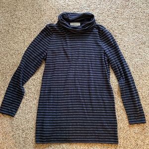 Loft women’s turtleneck size large